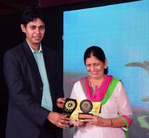 Me Udyojak... Trophy for Maximum business given                        